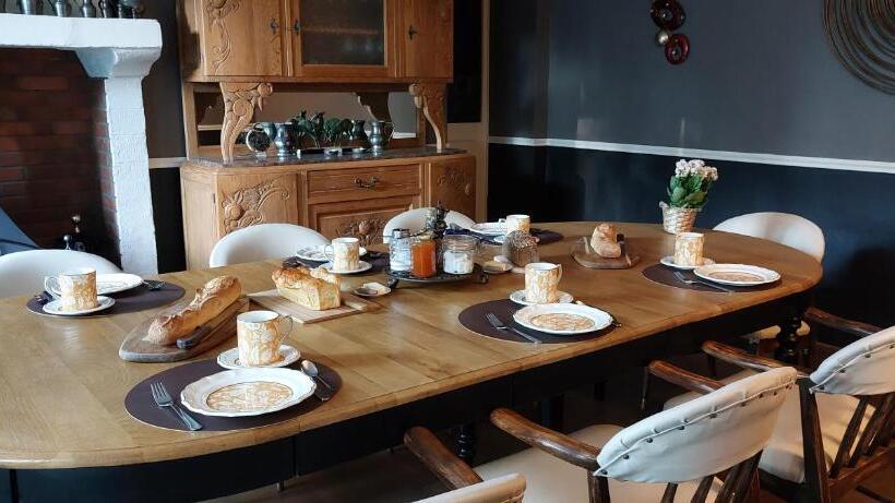 مبيت وإفطار La Source De Bury