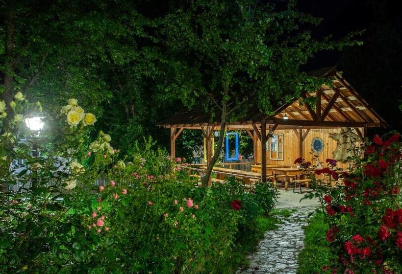 هتل Villa Mestia