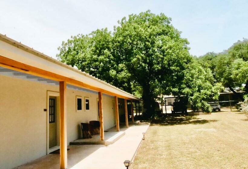 הוסטל Prickly Pear Room Ranch House Motel