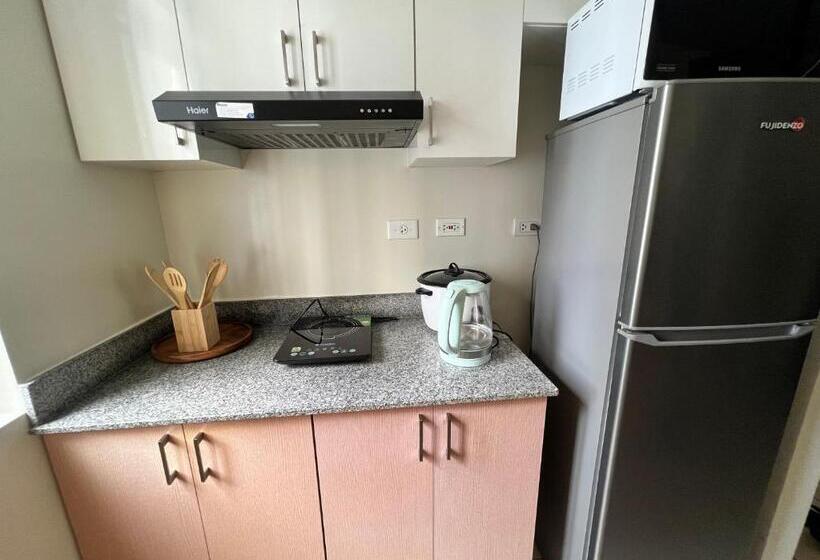Huge 1bedroom Condotel W Balcony Near Smart Araneta Coliseum