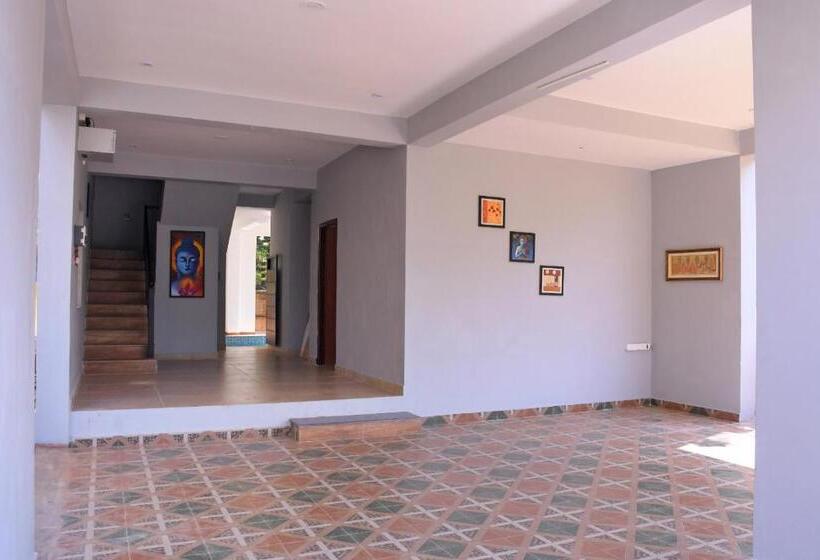 هتل Le Premier Inn   With A Swimming Pool , Beside The Bay !