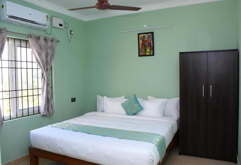 هتل Le Premier Inn   With A Swimming Pool , Beside The Bay !