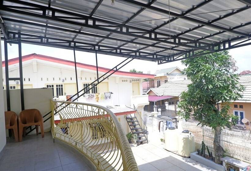 فندق Oyo 92632 Kost Pondok Kito