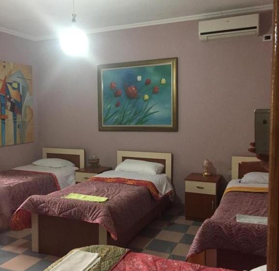 Hostel Grande House