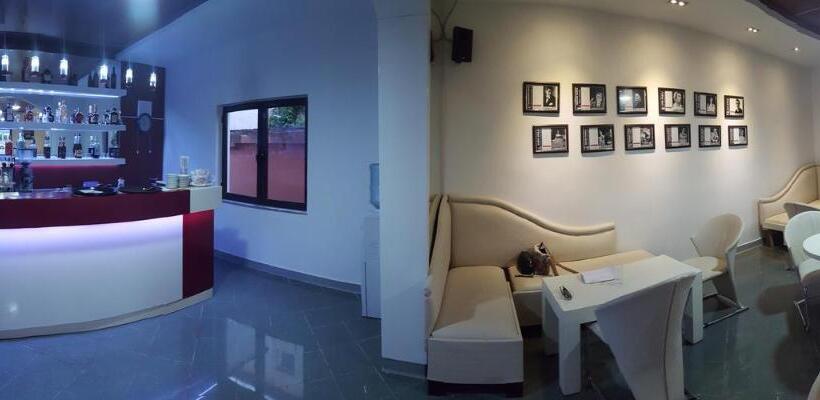 Hostel Grande House