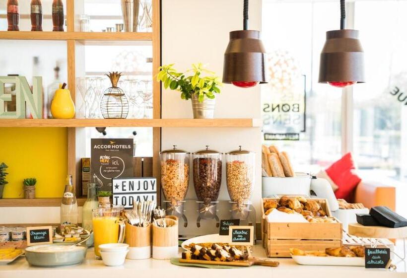 هتل Ibis Styles Guyancourt Versailles