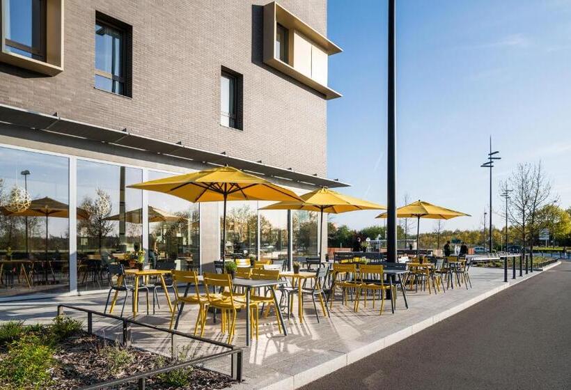 هتل Ibis Styles Guyancourt Versailles