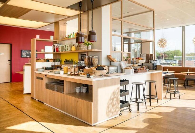 هتل Ibis Styles Guyancourt Versailles