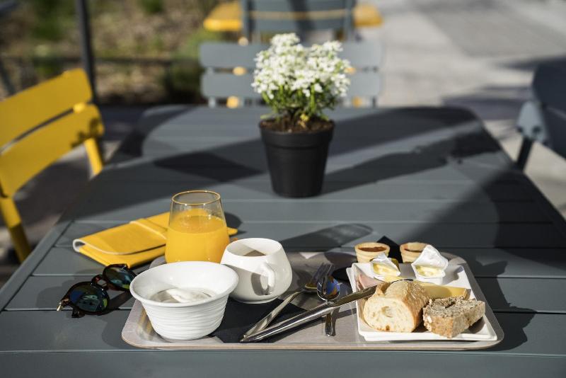 هتل Ibis Styles Guyancourt Versailles