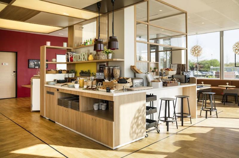 هتل Ibis Styles Guyancourt Versailles