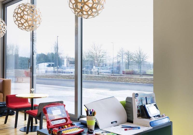 هتل Ibis Styles Guyancourt Versailles