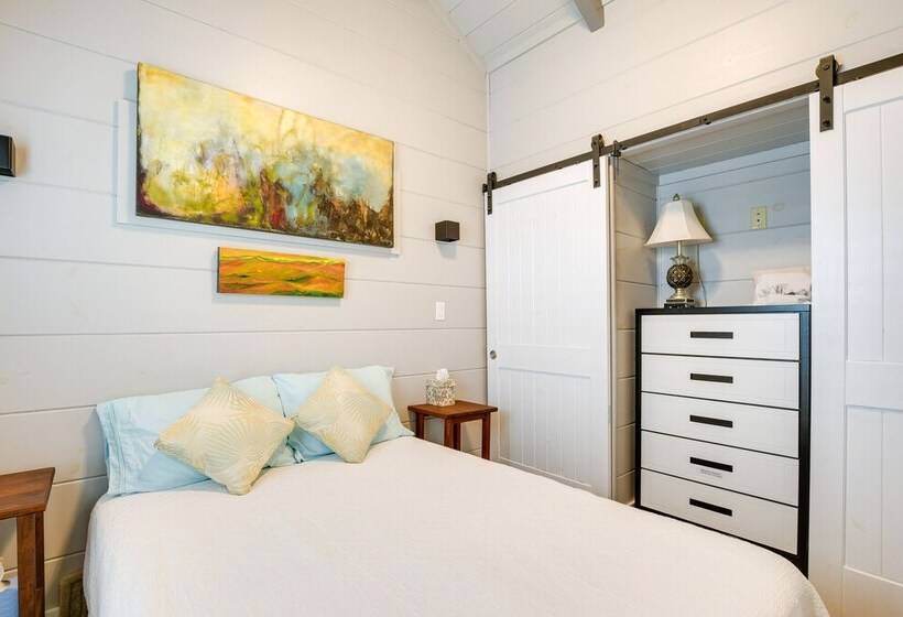 Chic Flat Rock Tiny Home: Pool Access!