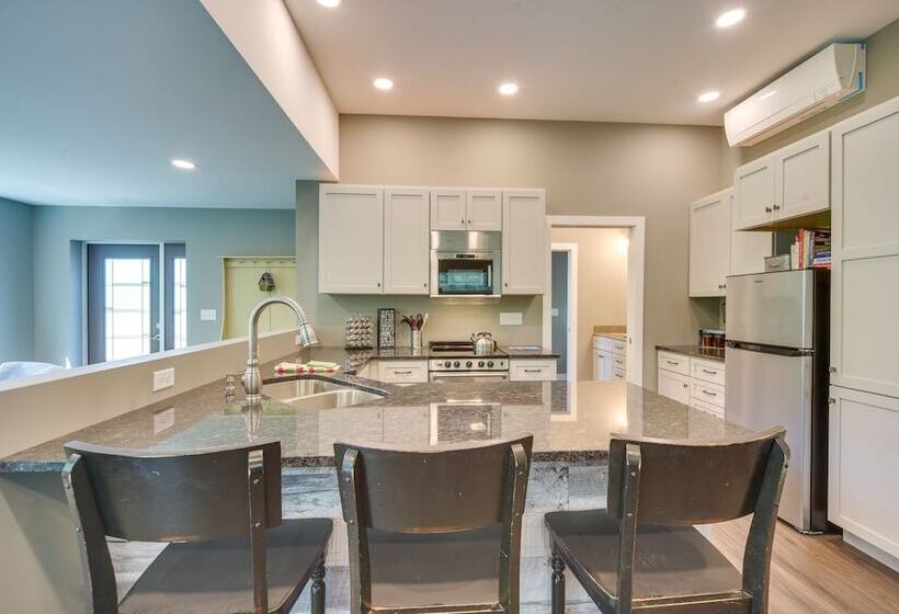 Cozy Cornucopia Retreat W/ Fire Pit & Grill!