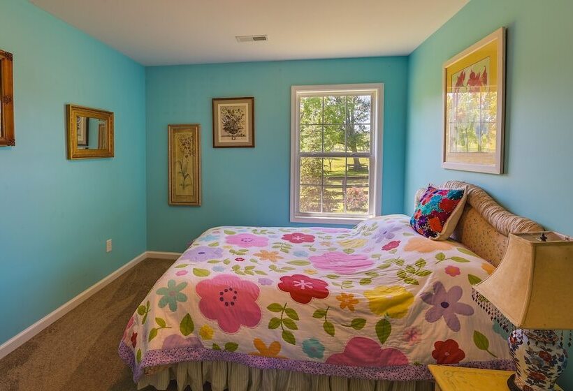 Cozy Georgetown Cottage On A Working Horse Farm!