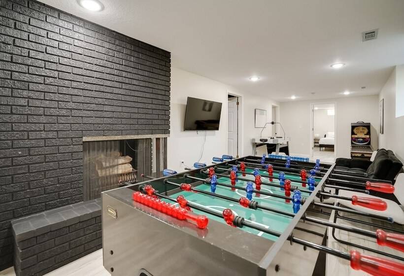 Cozy Minneapolis Home W/ Air Hockey, Near Downtown