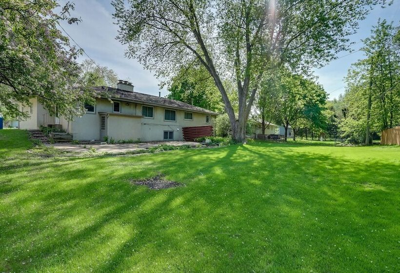 Cozy Minneapolis Home W/ Air Hockey, Near Downtown