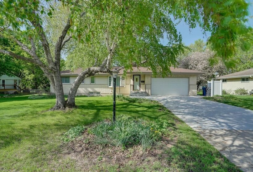 Cozy Minneapolis Home W/ Air Hockey, Near Downtown