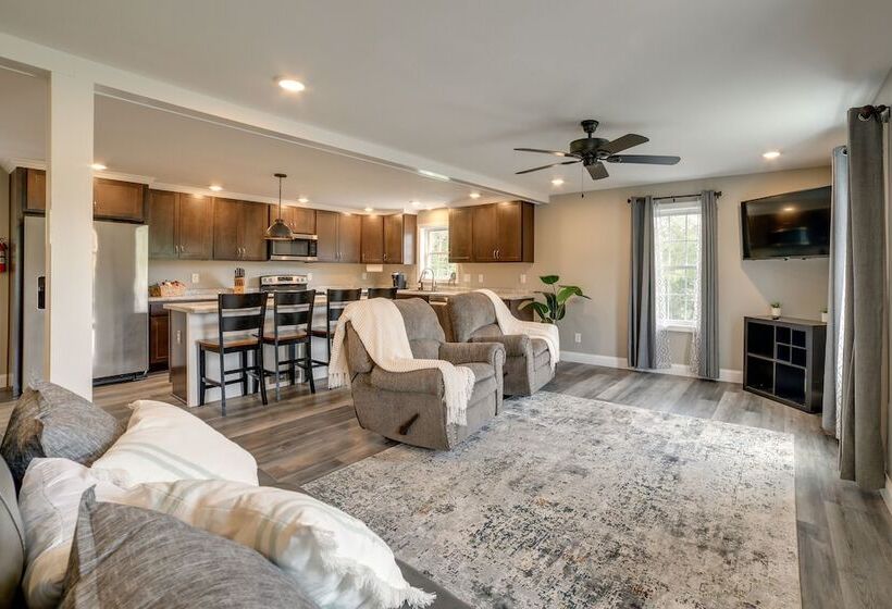 Fombell Home W/ Private Deck: 36 Mi To Pittsburgh