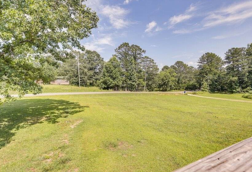 Jacksonville Home W/ Deck   30 Mi To Talladega!