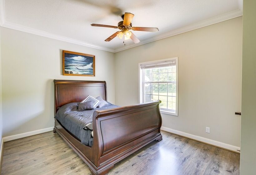 Jacksonville Home W/ Deck   30 Mi To Talladega!