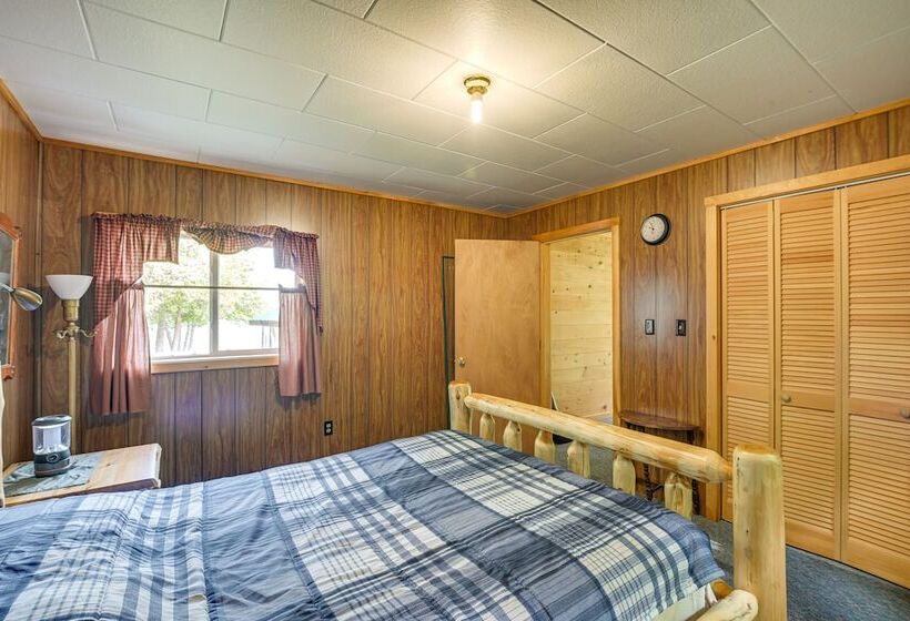 Peaceful Lakefront Cabin Getaway: Dock, Fire Pit!