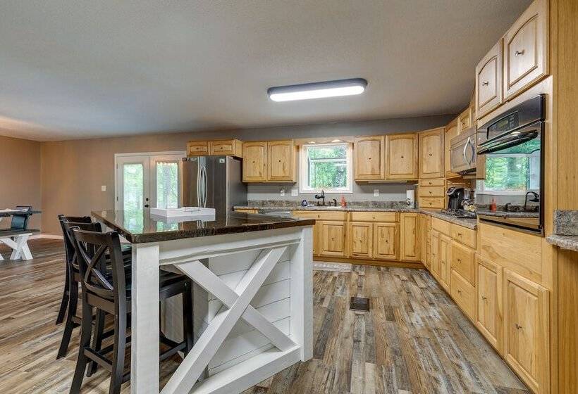 Peaceful Lucedale Hideaway On Private Acerage!