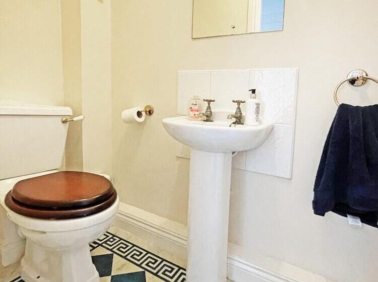 اقامتگاه The Stables Cottage Inn