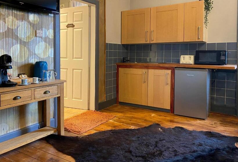 Red Lion, Coorie Inn