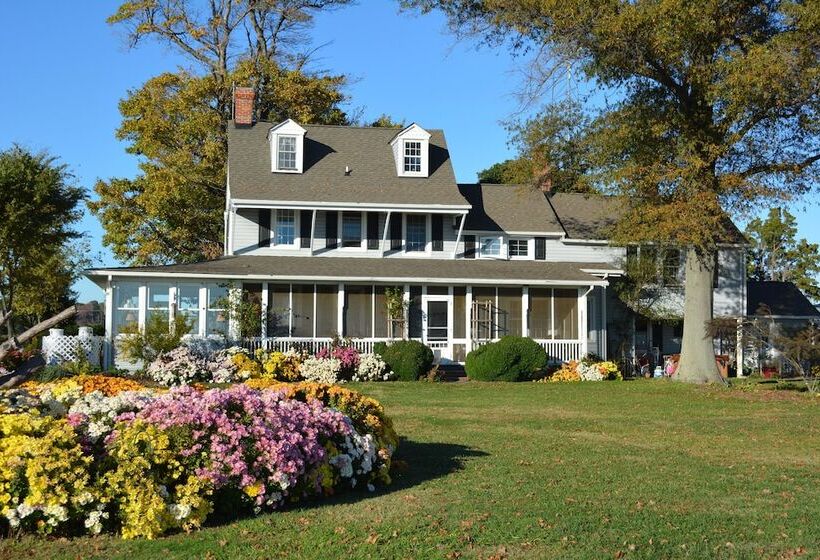ホテル Black Walnut Point Inn