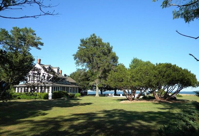 ホテル Black Walnut Point Inn