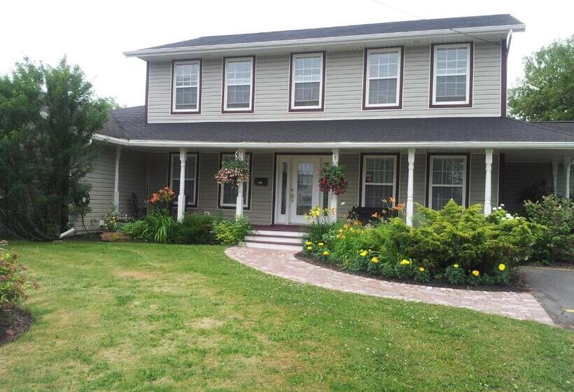 هتل Driftwood Heights Bed & Breakfast