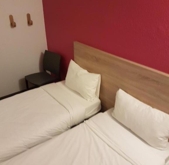 בית מלון כפרי F1 Chartres