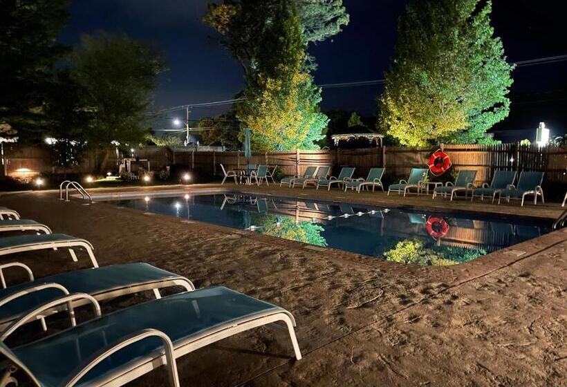 هتل The Escape Inn