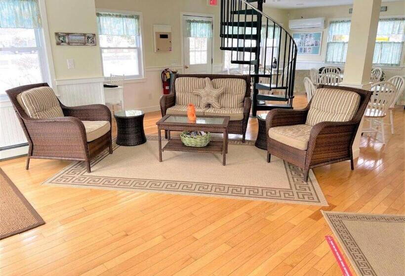 هتل The Escape Inn