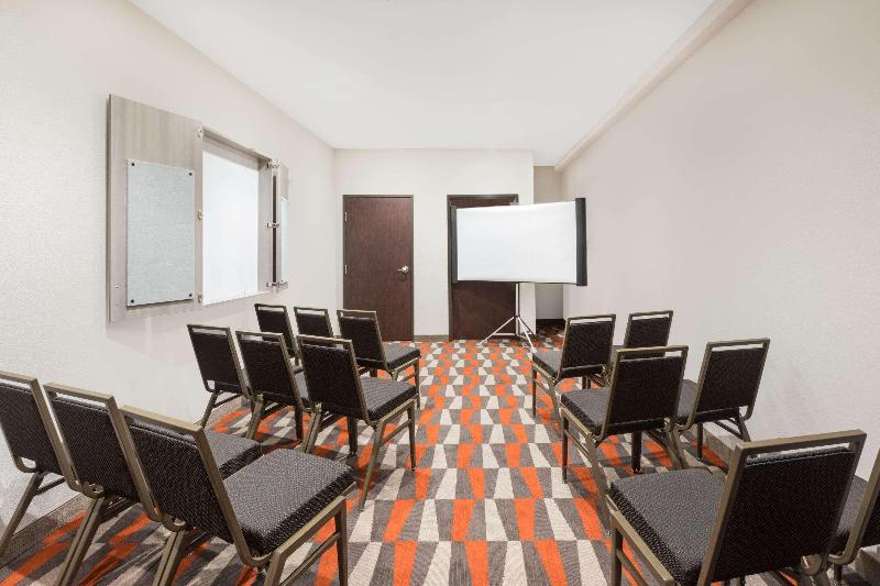 Microtel Inn & Suites By Wyndham Perry