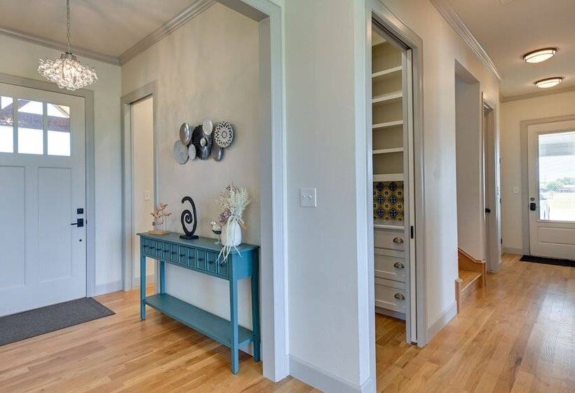 26 Acre Pilot Point Ranch Home W/ Pool & Mini Golf