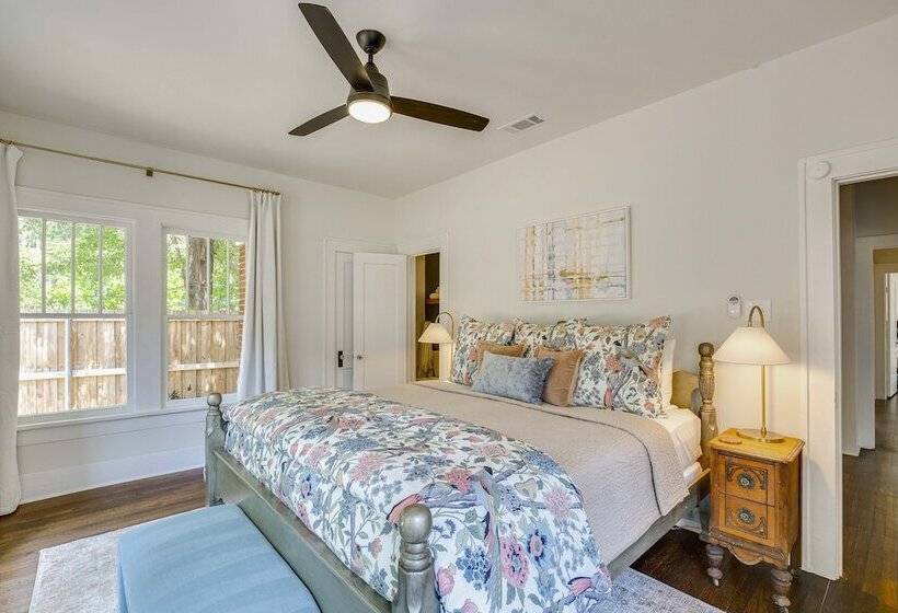 Walk To Bergfeld Park: 1928 Azalea District Home