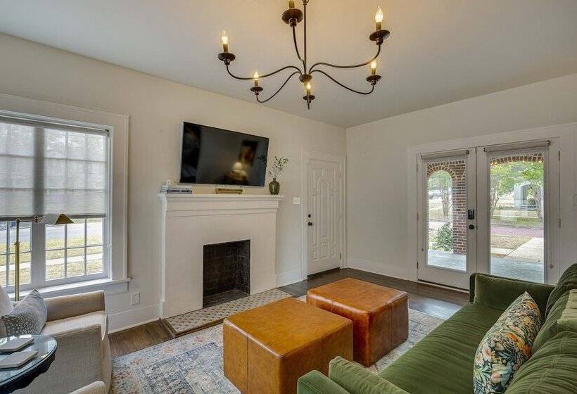 Walk To Bergfeld Park: 1928 Azalea District Home