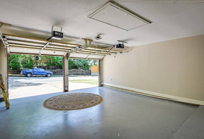 Bedford Retreat W/ Private Pool & Gas Grill!