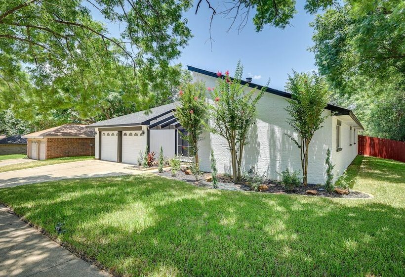 Bedford Retreat W/ Private Pool & Gas Grill!