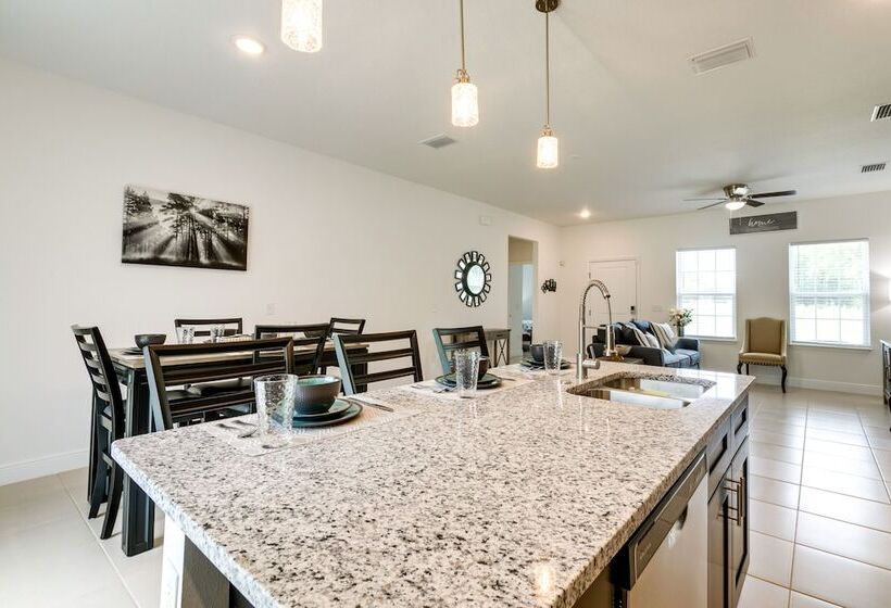 Bright, Pet Friendly Home: 16 Mi To Downtown Ocala