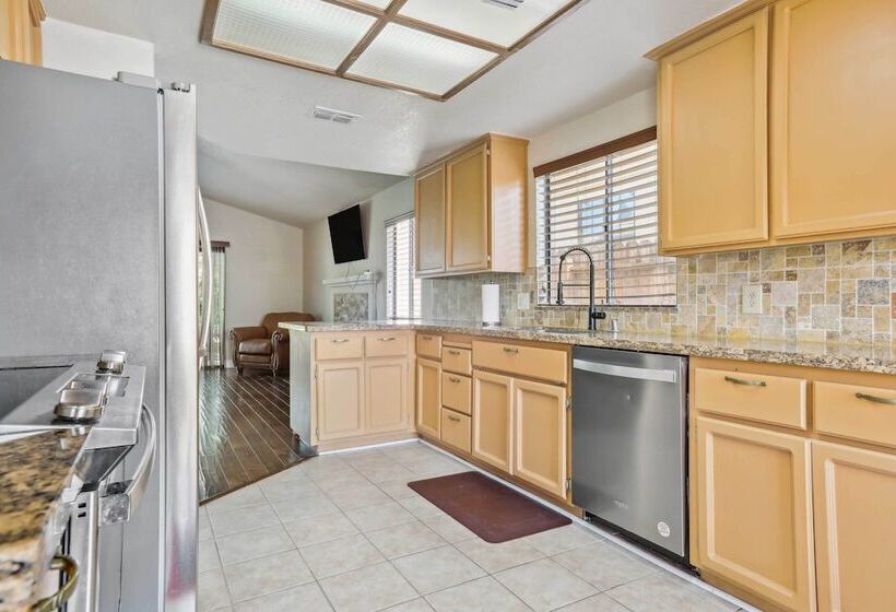 Charming Elk Grove Home   15 Mi To Sacramento!