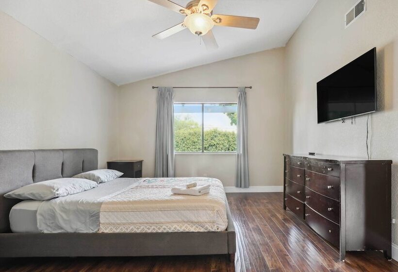 Charming Elk Grove Home   15 Mi To Sacramento!