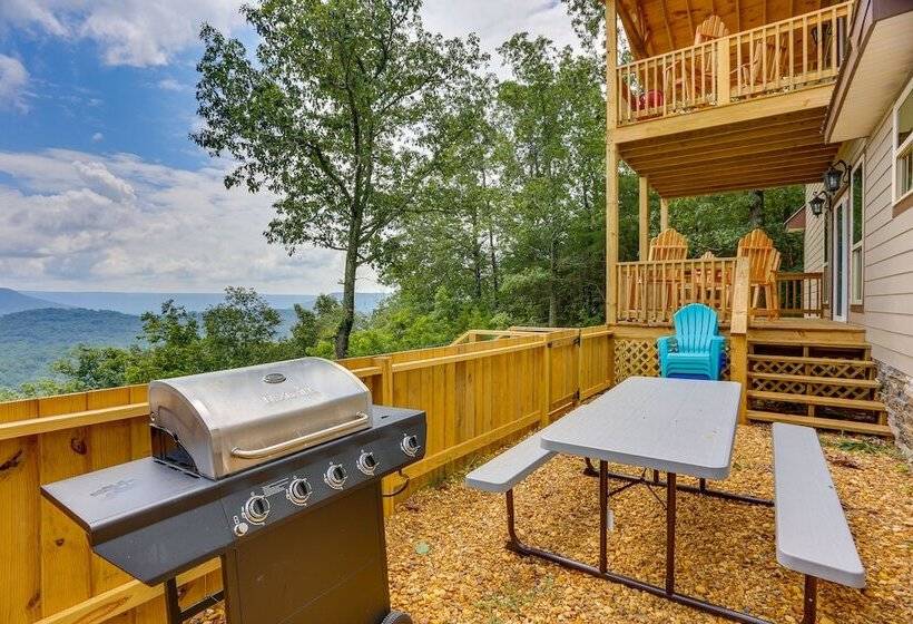 Mtn View Gem: Flat Rock Retreat W/ Deck & Grill!