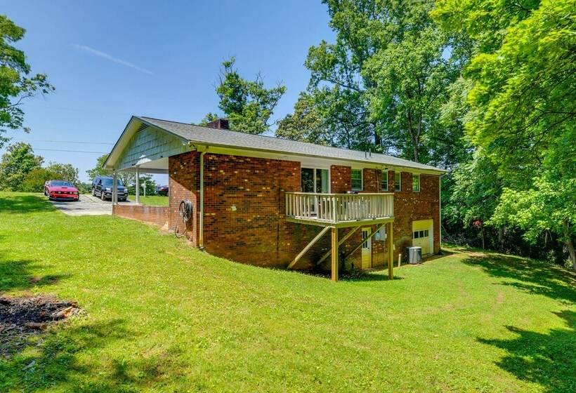 Charming Jonesville Home W/ Grill   Near Wineries!