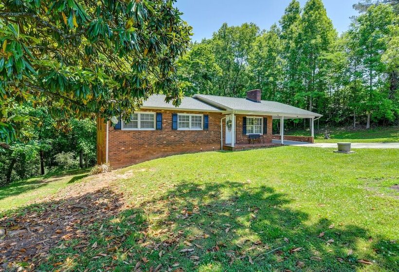 Charming Jonesville Home W/ Grill   Near Wineries!