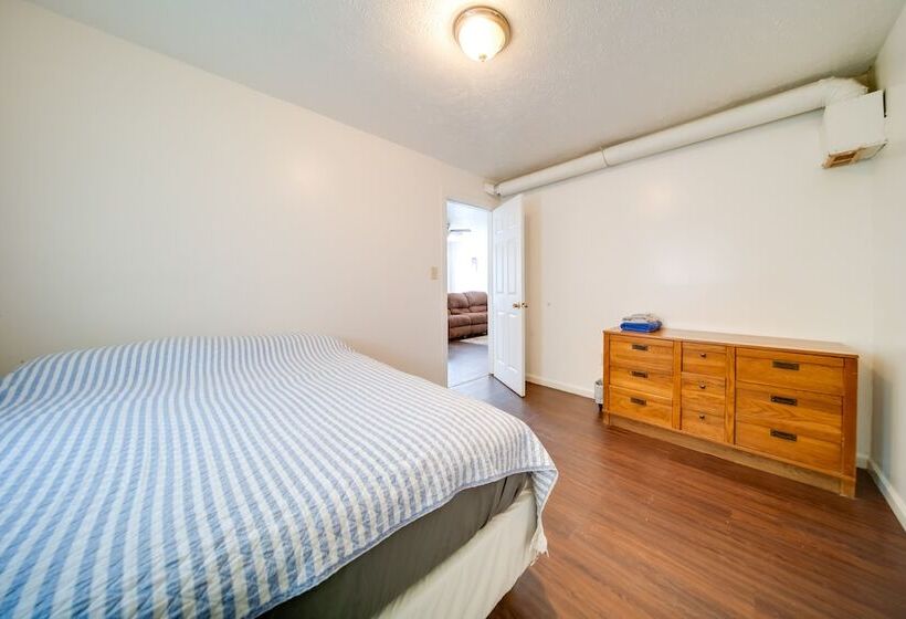 Charming Lake Erie Cottage On Main Strip!