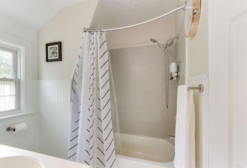 Chic Front Royal Retreat Near Shenandoah River!