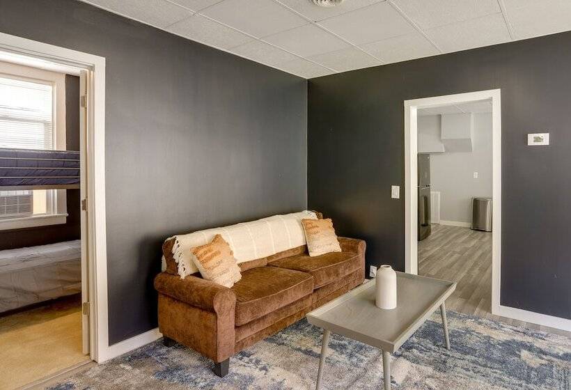 Cozy Downtown Sandusky Gem   1 Mi To Lake Erie!