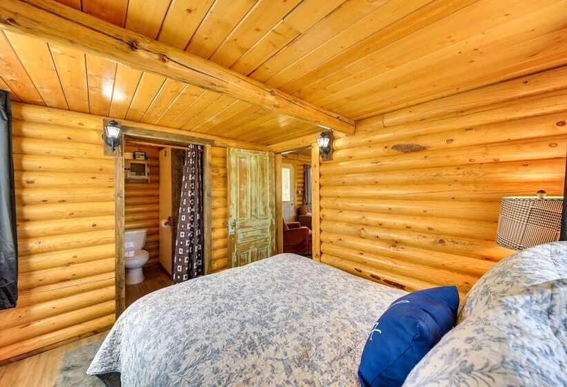Cozy Farm Cabin   9 Mi To Trout Creek!